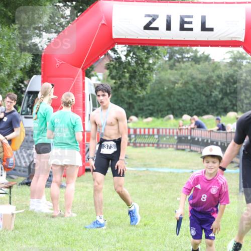 21.06.2026 - 29. Vierlanden-Triathlon Andreas Tolksdorf http://msf.ph/oto/9876265 21.06.2026 11:09:20 Ziel  meine-sportfotos.de