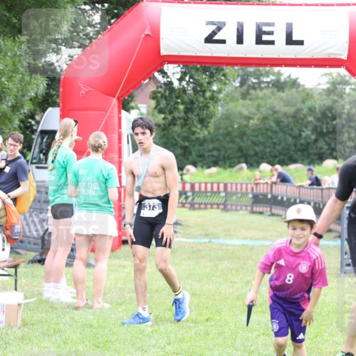 21.06.2026 - 29. Vierlanden-Triathlon Andreas Tolksdorf http://msf.ph/oto/9876277 21.06.2026 11:09:20 Ziel  meine-sportfotos.de