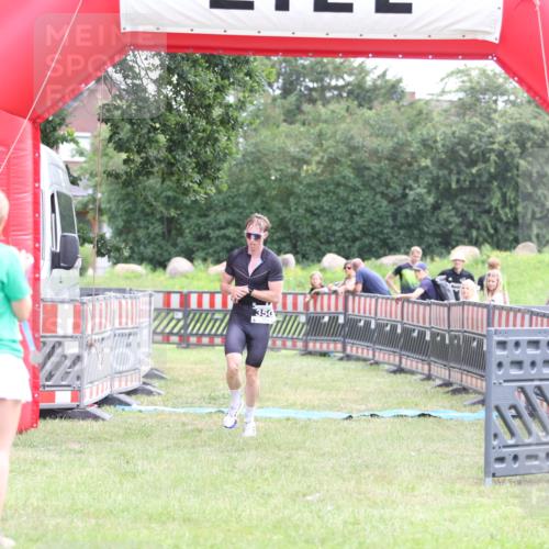 21.06.2026 - 29. Vierlanden-Triathlon Andreas Tolksdorf http://msf.ph/oto/9876292 21.06.2026 11:09:33 Ziel 350, 350 meine-sportfotos.de