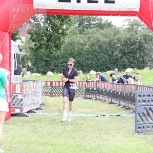 21.06.2026 - 29. Vierlanden-Triathlon Andreas Tolksdorf http://msf.ph/oto/9876302 21.06.2026 11:09:33 Ziel 350, 350 meine-sportfotos.de