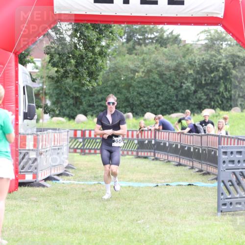 21.06.2026 - 29. Vierlanden-Triathlon Andreas Tolksdorf http://msf.ph/oto/9876340 21.06.2026 11:09:33 Ziel 350, 350 meine-sportfotos.de