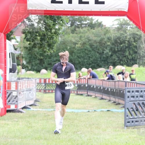 21.06.2026 - 29. Vierlanden-Triathlon Andreas Tolksdorf http://msf.ph/oto/9876397 21.06.2026 11:09:34 Ziel 350, 350 meine-sportfotos.de