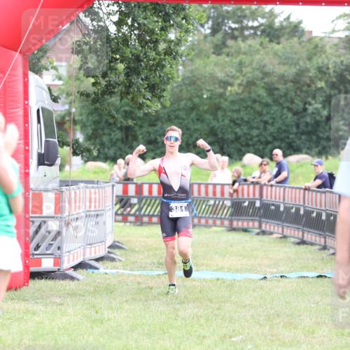 21.06.2026 - 29. Vierlanden-Triathlon Andreas Tolksdorf http://msf.ph/oto/9876464 21.06.2026 11:10:18 Ziel  meine-sportfotos.de