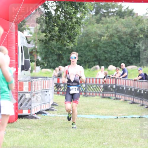 21.06.2026 - 29. Vierlanden-Triathlon Andreas Tolksdorf http://msf.ph/oto/9876517 21.06.2026 11:10:18 Ziel  meine-sportfotos.de