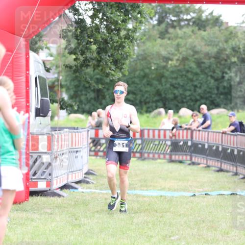 21.06.2026 - 29. Vierlanden-Triathlon Andreas Tolksdorf http://msf.ph/oto/9876524 21.06.2026 11:10:18 Ziel  meine-sportfotos.de