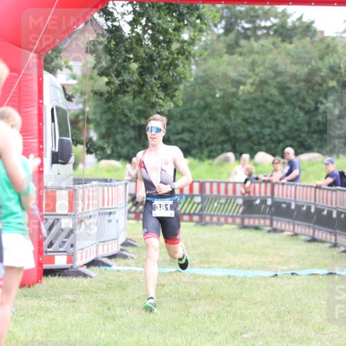 21.06.2026 - 29. Vierlanden-Triathlon Andreas Tolksdorf http://msf.ph/oto/9876556 21.06.2026 11:10:18 Ziel  meine-sportfotos.de