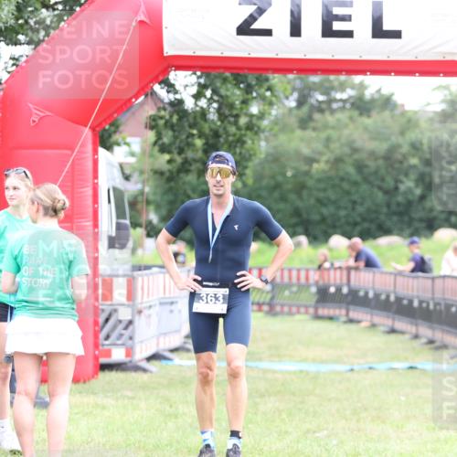 21.06.2026 - 29. Vierlanden-Triathlon Andreas Tolksdorf http://msf.ph/oto/9876571 21.06.2026 11:10:38 Ziel  meine-sportfotos.de