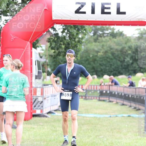 21.06.2026 - 29. Vierlanden-Triathlon Andreas Tolksdorf http://msf.ph/oto/9876578 21.06.2026 11:10:38 Ziel  meine-sportfotos.de