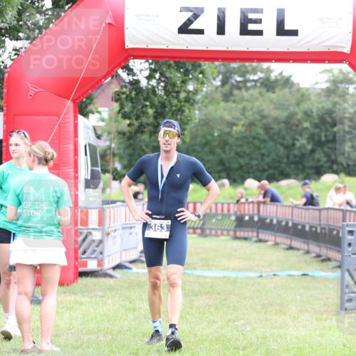 21.06.2026 - 29. Vierlanden-Triathlon Andreas Tolksdorf http://msf.ph/oto/9876584 21.06.2026 11:10:38 Ziel  meine-sportfotos.de