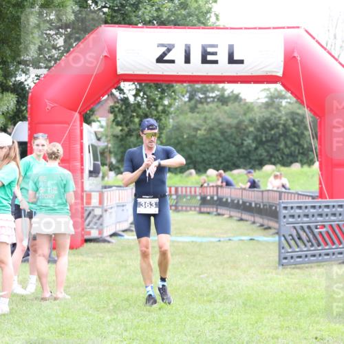 21.06.2026 - 29. Vierlanden-Triathlon Andreas Tolksdorf http://msf.ph/oto/9876624 21.06.2026 11:10:39 Ziel  meine-sportfotos.de