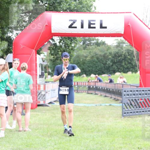 21.06.2026 - 29. Vierlanden-Triathlon Andreas Tolksdorf http://msf.ph/oto/9876641 21.06.2026 11:10:39 Ziel  meine-sportfotos.de