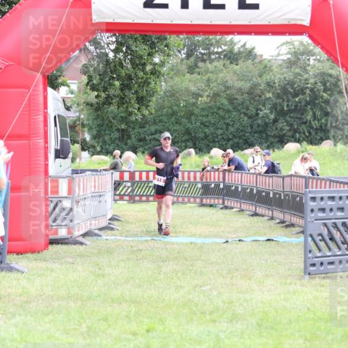 21.06.2026 - 29. Vierlanden-Triathlon Andreas Tolksdorf http://msf.ph/oto/9876702 21.06.2026 11:10:58 Ziel 219, 354, 424, 219, 354, 424 meine-sportfotos.de