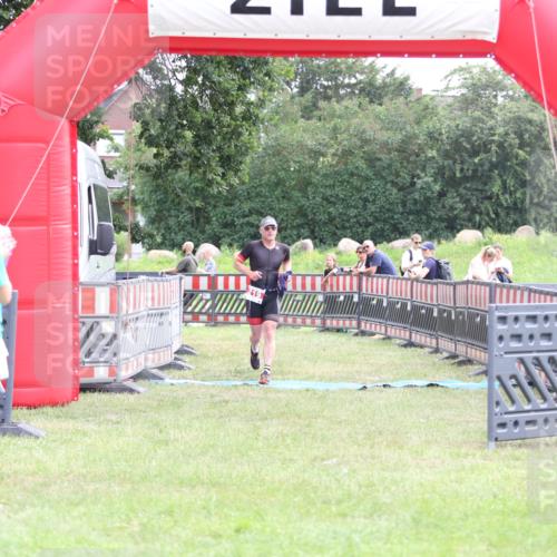 21.06.2026 - 29. Vierlanden-Triathlon Andreas Tolksdorf http://msf.ph/oto/9876710 21.06.2026 11:10:58 Ziel 219, 354, 424, 219, 354, 424 meine-sportfotos.de