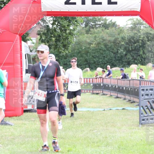 21.06.2026 - 29. Vierlanden-Triathlon Andreas Tolksdorf http://msf.ph/oto/9876872 21.06.2026 11:11:10 Ziel 354, 424, 354, 424 meine-sportfotos.de