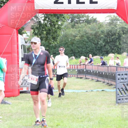 21.06.2026 - 29. Vierlanden-Triathlon Andreas Tolksdorf http://msf.ph/oto/9876881 21.06.2026 11:11:10 Ziel 354, 424, 354, 424 meine-sportfotos.de