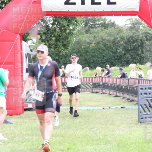 21.06.2026 - 29. Vierlanden-Triathlon Andreas Tolksdorf http://msf.ph/oto/9876887 21.06.2026 11:11:10 Ziel 354, 424, 354, 424 meine-sportfotos.de