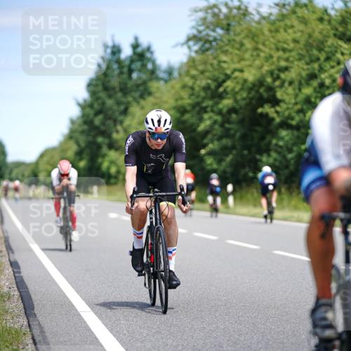 21.06.2026 - Viking Triathlon Michael Burmester http://msf.ph/oto/9876925 21.06.2026 12:57:56 Radfahren 77, 88, 301, 303, 304, 513, 559, 571, 571, 601 meine-sportfotos.de