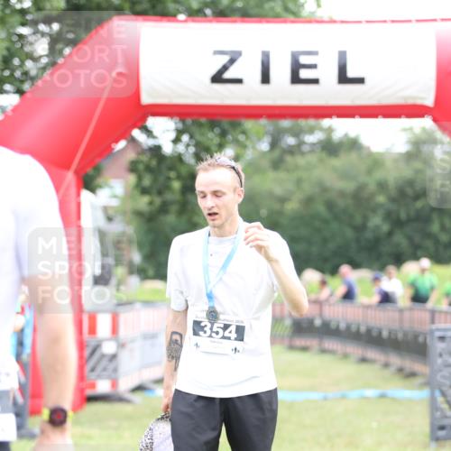 21.06.2026 - 29. Vierlanden-Triathlon Andreas Tolksdorf http://msf.ph/oto/9876971 21.06.2026 11:11:22 Ziel  meine-sportfotos.de