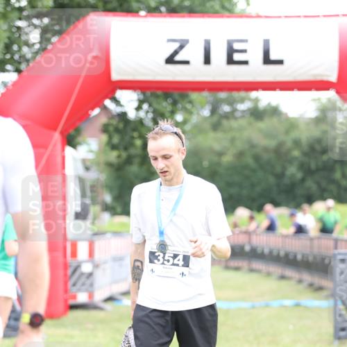 21.06.2026 - 29. Vierlanden-Triathlon Andreas Tolksdorf http://msf.ph/oto/9876976 21.06.2026 11:11:22 Ziel  meine-sportfotos.de