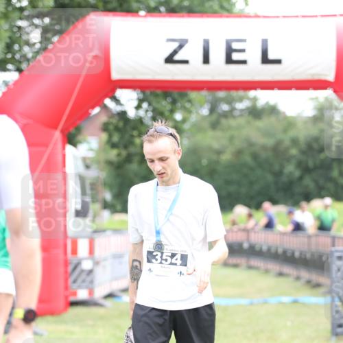 21.06.2026 - 29. Vierlanden-Triathlon Andreas Tolksdorf http://msf.ph/oto/9876984 21.06.2026 11:11:22 Ziel  meine-sportfotos.de