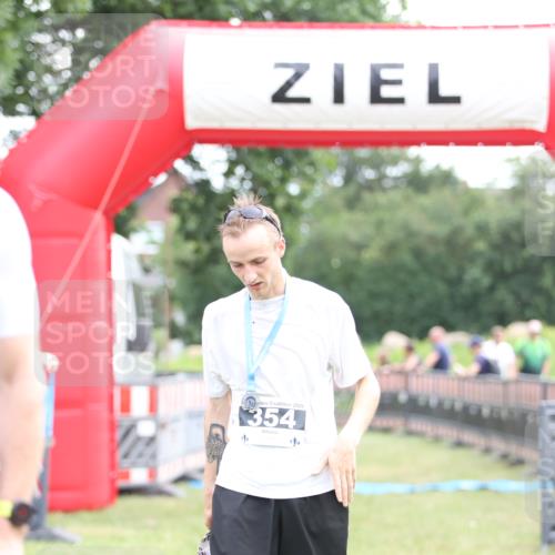 21.06.2026 - 29. Vierlanden-Triathlon Andreas Tolksdorf http://msf.ph/oto/9876996 21.06.2026 11:11:22 Ziel  meine-sportfotos.de