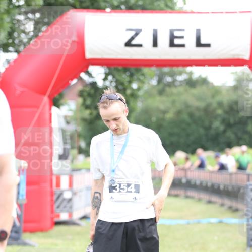 21.06.2026 - 29. Vierlanden-Triathlon Andreas Tolksdorf http://msf.ph/oto/9877002 21.06.2026 11:11:22 Ziel  meine-sportfotos.de