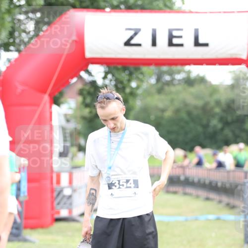 21.06.2026 - 29. Vierlanden-Triathlon Andreas Tolksdorf http://msf.ph/oto/9877008 21.06.2026 11:11:22 Ziel  meine-sportfotos.de