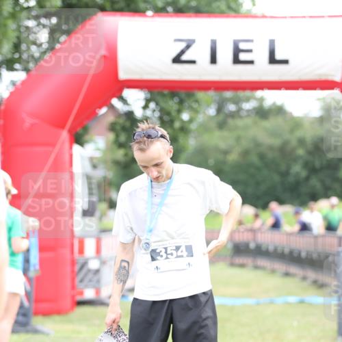 21.06.2026 - 29. Vierlanden-Triathlon Andreas Tolksdorf http://msf.ph/oto/9877015 21.06.2026 11:11:22 Ziel  meine-sportfotos.de