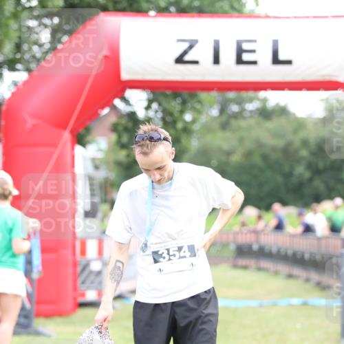 21.06.2026 - 29. Vierlanden-Triathlon Andreas Tolksdorf http://msf.ph/oto/9877020 21.06.2026 11:11:22 Ziel  meine-sportfotos.de