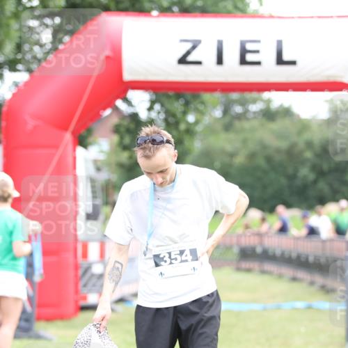21.06.2026 - 29. Vierlanden-Triathlon Andreas Tolksdorf http://msf.ph/oto/9877026 21.06.2026 11:11:22 Ziel  meine-sportfotos.de