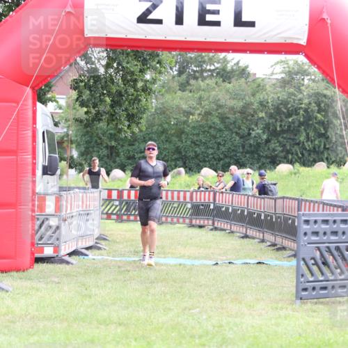 21.06.2026 - 29. Vierlanden-Triathlon Andreas Tolksdorf http://msf.ph/oto/9877058 21.06.2026 11:11:37 Ziel 336, 395, 336, 395 meine-sportfotos.de