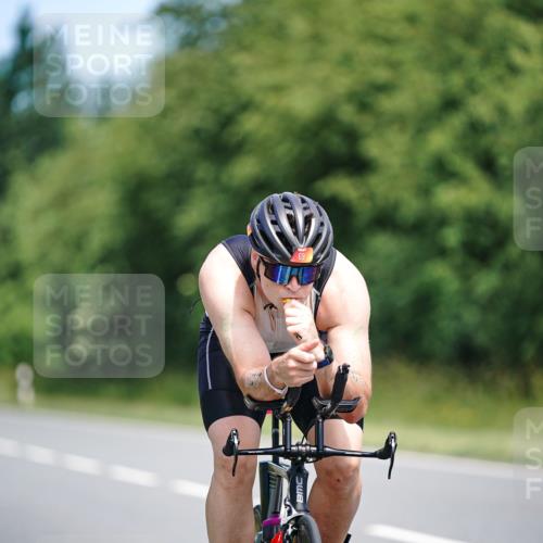 21.06.2026 - Viking Triathlon Michael Burmester http://msf.ph/oto/9877103 21.06.2026 12:59:09 Radfahren 69, 127, 493, 528, 557 meine-sportfotos.de