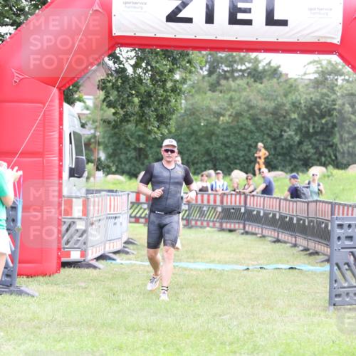 21.06.2026 - 29. Vierlanden-Triathlon Andreas Tolksdorf http://msf.ph/oto/9877151 21.06.2026 11:11:38 Ziel 336, 395, 336, 395 meine-sportfotos.de