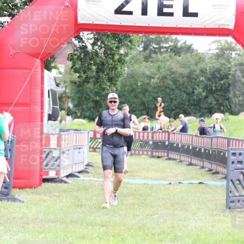 21.06.2026 - 29. Vierlanden-Triathlon Andreas Tolksdorf http://msf.ph/oto/9877204 21.06.2026 11:11:39 Ziel 336, 395, 336, 395 meine-sportfotos.de