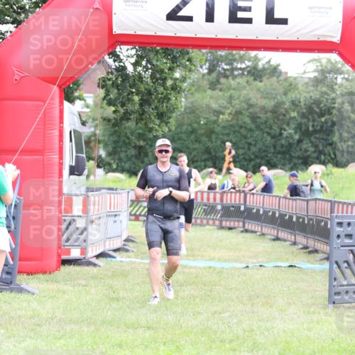 21.06.2026 - 29. Vierlanden-Triathlon Andreas Tolksdorf http://msf.ph/oto/9877211 21.06.2026 11:11:39 Ziel 336, 395, 336, 395 meine-sportfotos.de