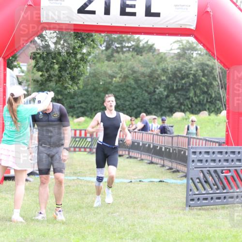 21.06.2026 - 29. Vierlanden-Triathlon Andreas Tolksdorf http://msf.ph/oto/9877218 21.06.2026 11:11:41 Ziel 336, 395, 336, 395 meine-sportfotos.de