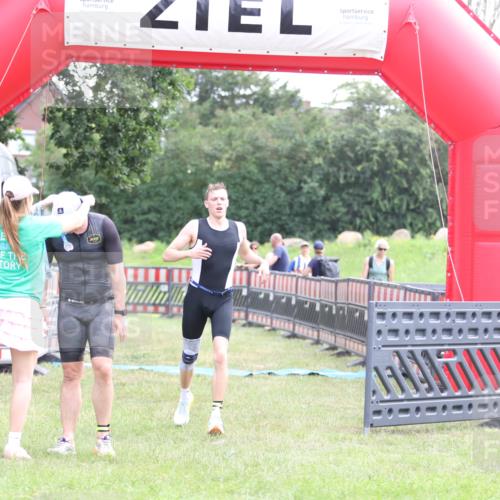 21.06.2026 - 29. Vierlanden-Triathlon Andreas Tolksdorf http://msf.ph/oto/9877234 21.06.2026 11:11:41 Ziel 336, 395, 336, 395 meine-sportfotos.de