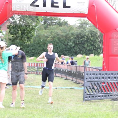 21.06.2026 - 29. Vierlanden-Triathlon Andreas Tolksdorf http://msf.ph/oto/9877246 21.06.2026 11:11:42 Ziel 336, 336 meine-sportfotos.de