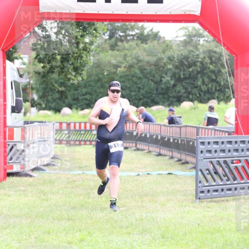 21.06.2026 - 29. Vierlanden-Triathlon Andreas Tolksdorf http://msf.ph/oto/9877313 21.06.2026 11:12:03 Ziel 317, 317 meine-sportfotos.de