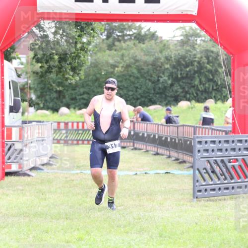 21.06.2026 - 29. Vierlanden-Triathlon Andreas Tolksdorf http://msf.ph/oto/9877331 21.06.2026 11:12:03 Ziel 317, 317 meine-sportfotos.de