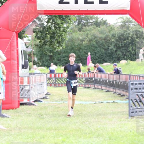 21.06.2026 - 29. Vierlanden-Triathlon Andreas Tolksdorf http://msf.ph/oto/9877373 21.06.2026 11:12:26 Ziel  meine-sportfotos.de