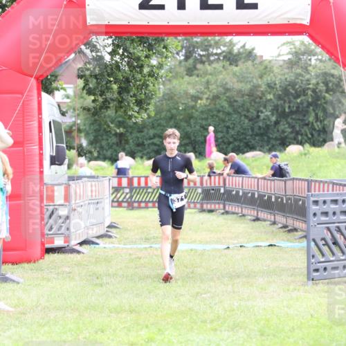 21.06.2026 - 29. Vierlanden-Triathlon Andreas Tolksdorf http://msf.ph/oto/9877382 21.06.2026 11:12:26 Ziel  meine-sportfotos.de