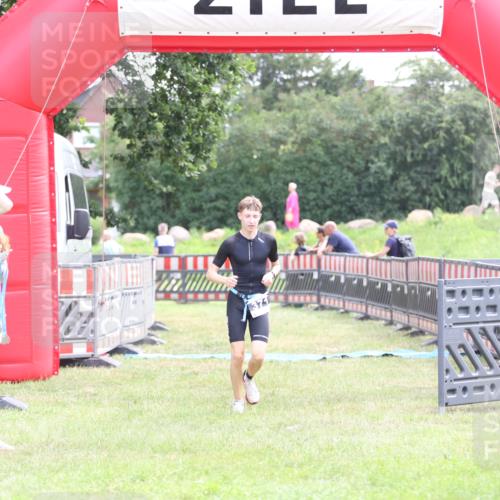 21.06.2026 - 29. Vierlanden-Triathlon Andreas Tolksdorf http://msf.ph/oto/9877412 21.06.2026 11:12:26 Ziel  meine-sportfotos.de