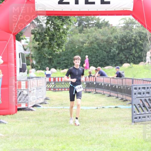 21.06.2026 - 29. Vierlanden-Triathlon Andreas Tolksdorf http://msf.ph/oto/9877428 21.06.2026 11:12:26 Ziel  meine-sportfotos.de