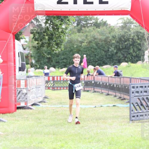 21.06.2026 - 29. Vierlanden-Triathlon Andreas Tolksdorf http://msf.ph/oto/9877437 21.06.2026 11:12:26 Ziel  meine-sportfotos.de
