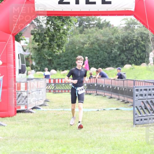 21.06.2026 - 29. Vierlanden-Triathlon Andreas Tolksdorf http://msf.ph/oto/9877444 21.06.2026 11:12:26 Ziel  meine-sportfotos.de