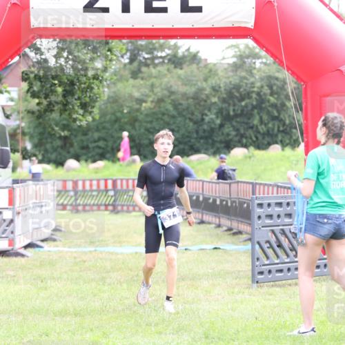 21.06.2026 - 29. Vierlanden-Triathlon Andreas Tolksdorf http://msf.ph/oto/9877476 21.06.2026 11:12:27 Ziel  meine-sportfotos.de