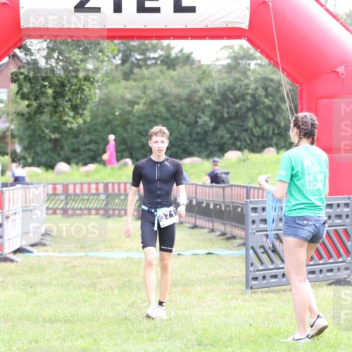 21.06.2026 - 29. Vierlanden-Triathlon Andreas Tolksdorf http://msf.ph/oto/9877507 21.06.2026 11:12:27 Ziel  meine-sportfotos.de