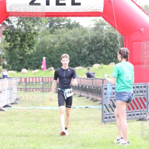 21.06.2026 - 29. Vierlanden-Triathlon Andreas Tolksdorf http://msf.ph/oto/9877522 21.06.2026 11:12:27 Ziel  meine-sportfotos.de