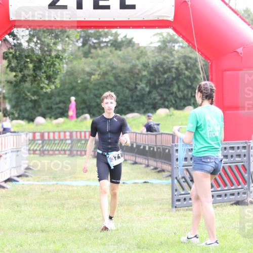 21.06.2026 - 29. Vierlanden-Triathlon Andreas Tolksdorf http://msf.ph/oto/9877530 21.06.2026 11:12:27 Ziel  meine-sportfotos.de